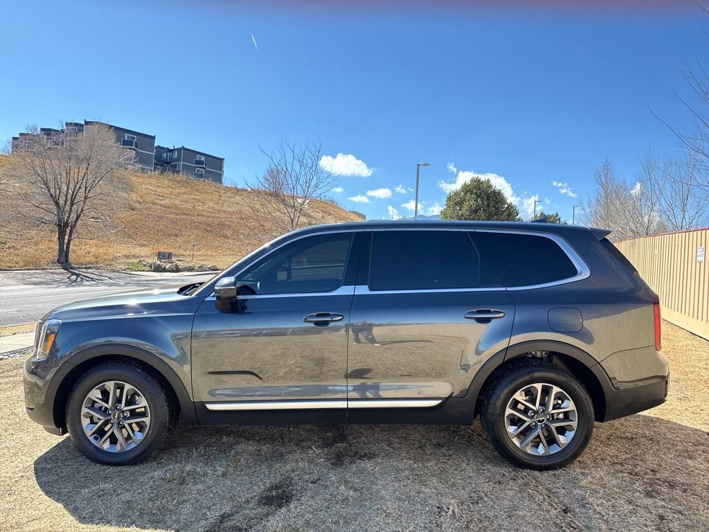 Used 2024 Kia Telluride LX image 2