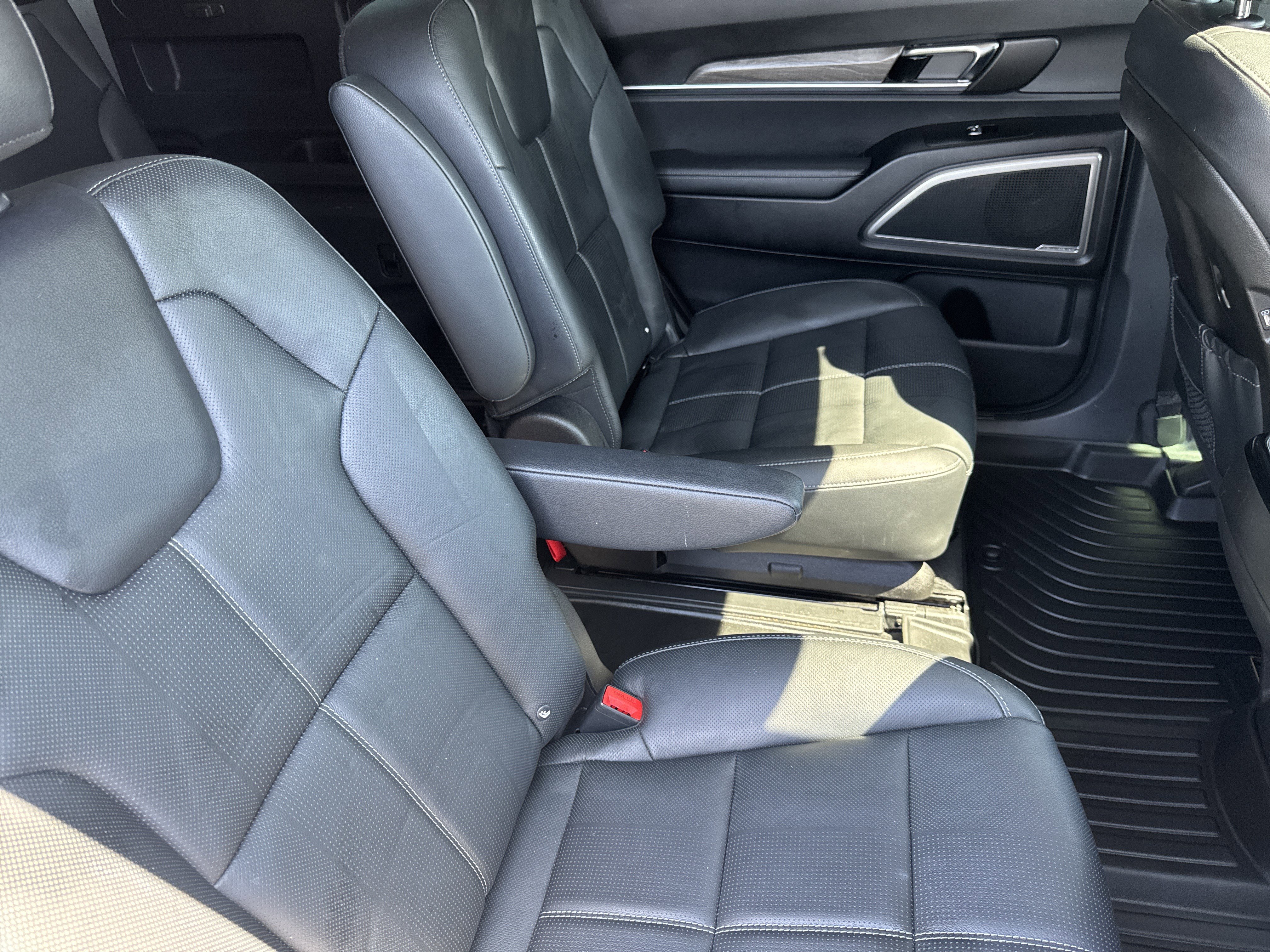 Used 2022 Kia Telluride EX w/ EX Premium Package image 22