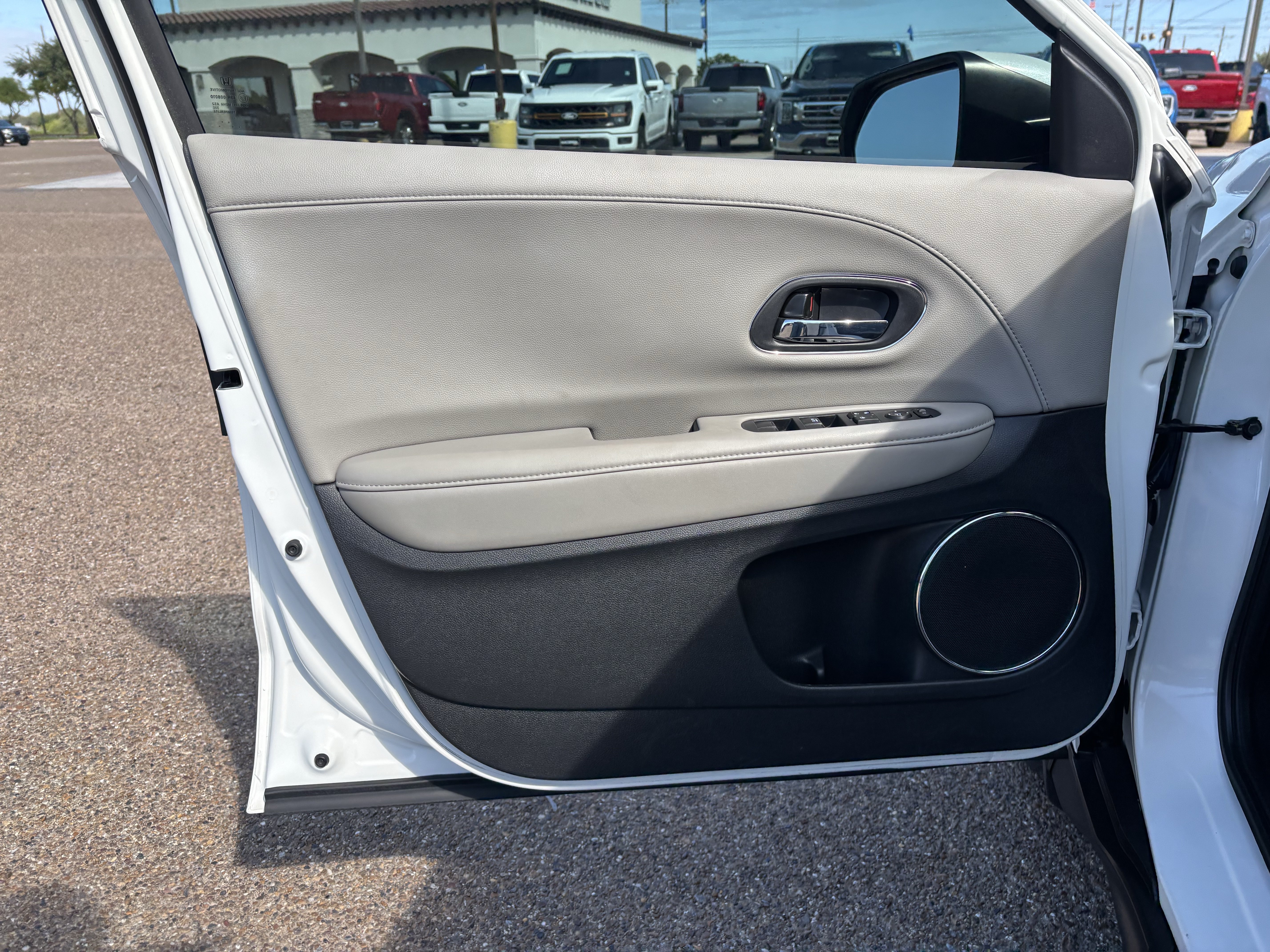 Used 2022 Honda HR-V EX-L image 9