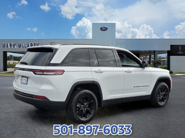 Used 2025 Jeep Grand Cherokee Altitude AWD/4WD image 5