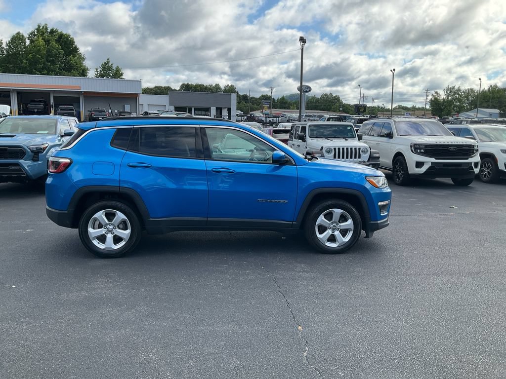 Used 2019 Jeep Compass Latitude w/ Popular Equipment Group FWD image 4