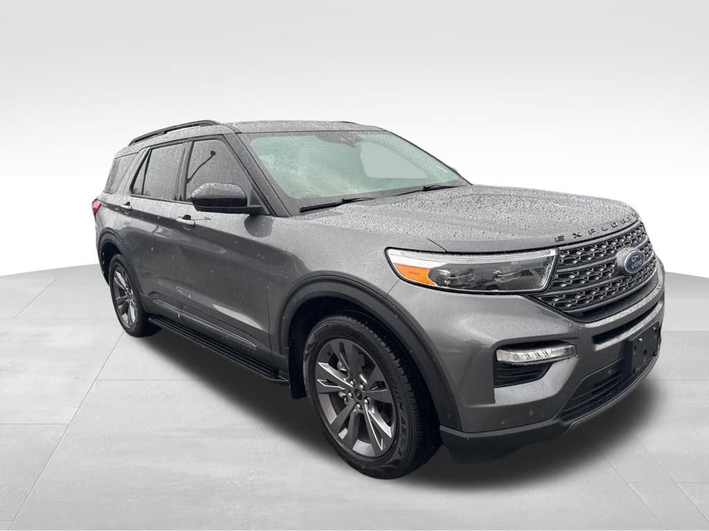 Certified 2022 Ford Explorer XLT w/ Equipment Group 202A image 9