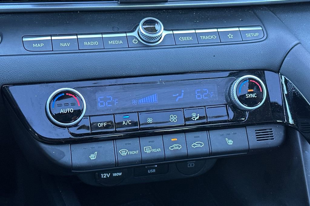 Used 2024 Hyundai Elantra Limited image 18