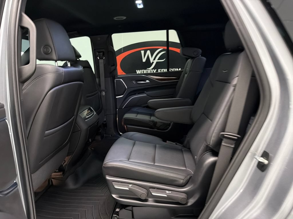Used 2024 Cadillac Escalade Luxury RWD image 12