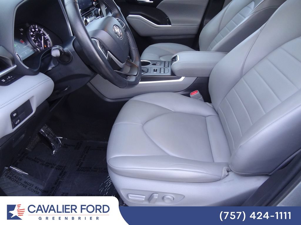 Used 2022 Toyota Highlander XLE AWD/4WD image 6