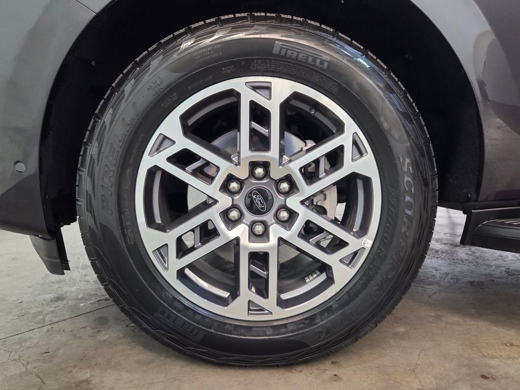 Certified 2025 Ford Expedition Active image 21