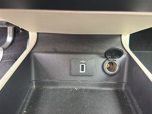 Certified 2017 Ford Fusion Platinum FWD image 24