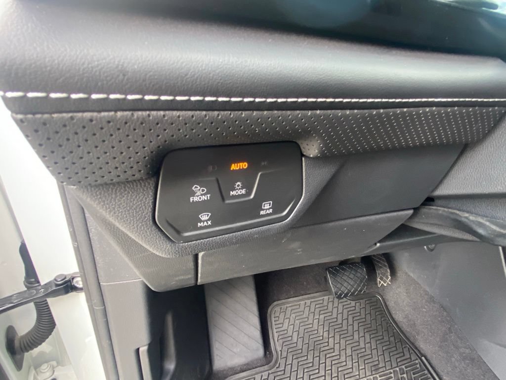 Used 2024 Volkswagen Atlas SE FWD image 12