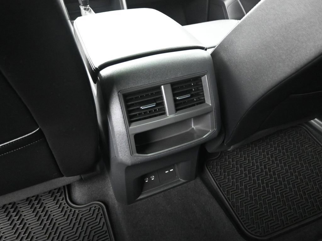 Used 2023 Volkswagen Atlas Cross Sport SE w/ Panoramic Sunroof Package image 47