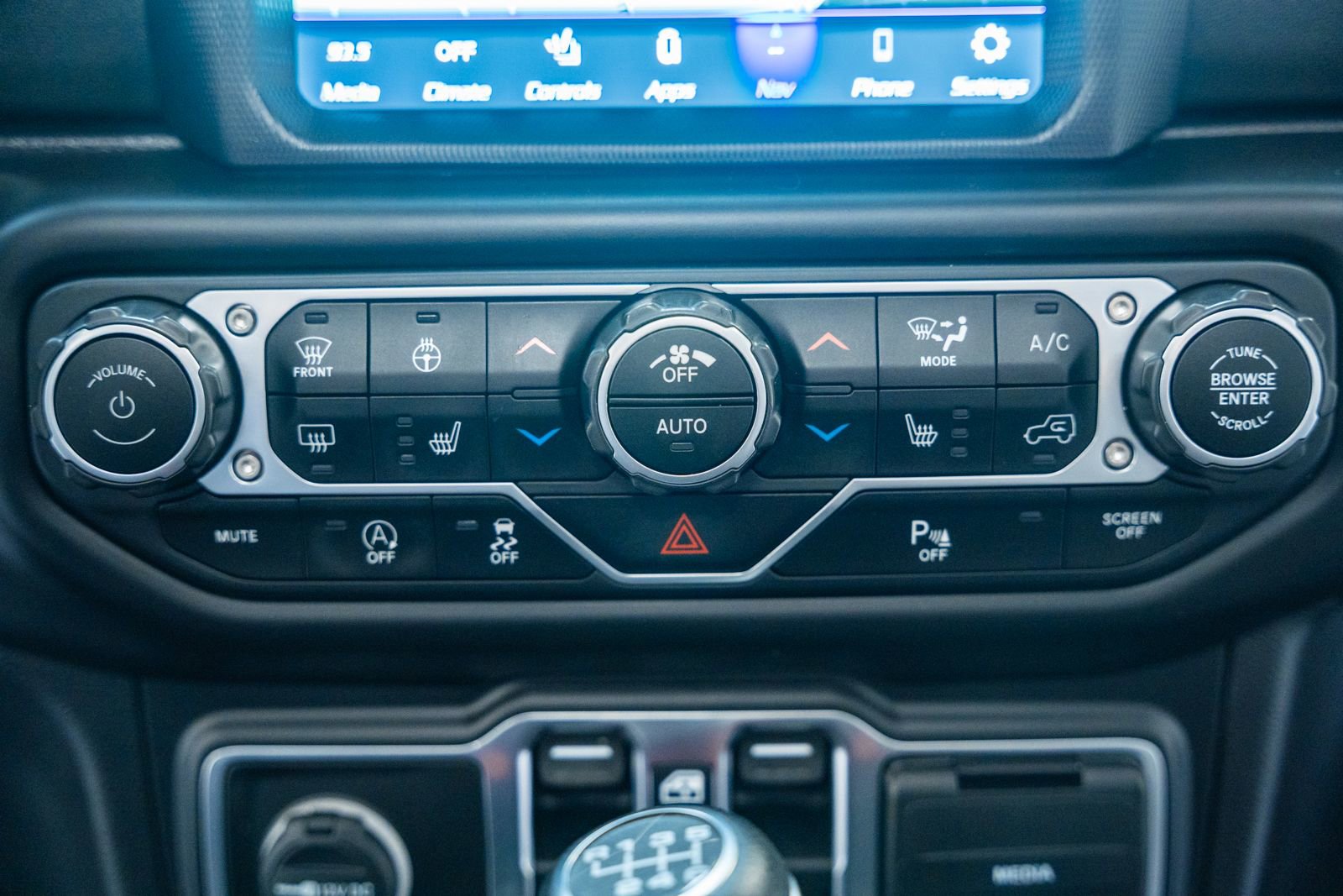 Used 2021 Jeep Wrangler Unlimited Sahara w/ Uconnect 4C Nav & Sound Group AWD/4WD image 25