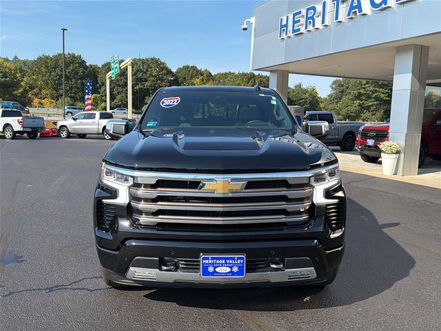 Used 2022 Chevrolet Silverado 1500 High Country w/ High Country Premium Package AWD/4WD image 2