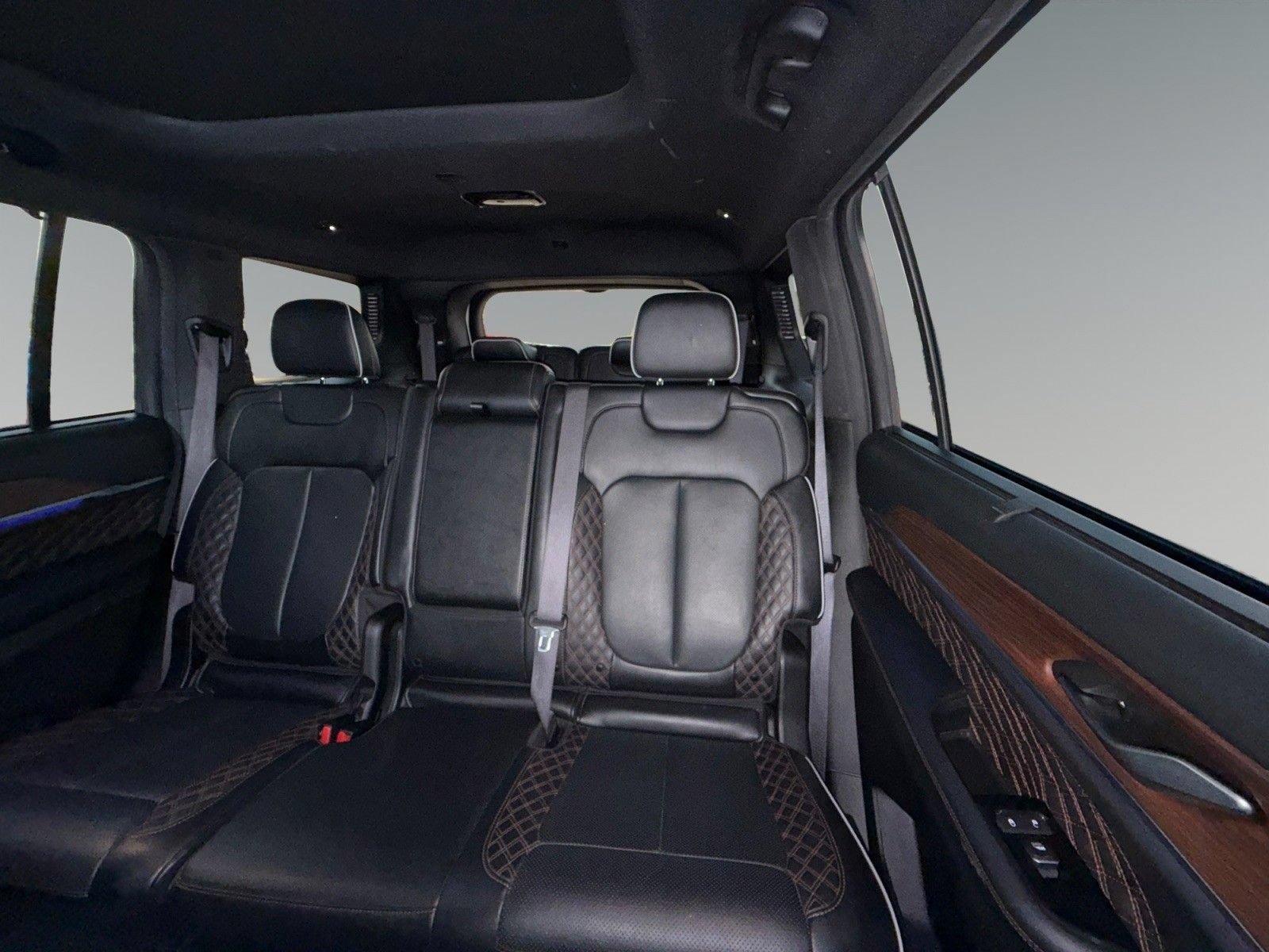 Used 2023 Jeep Grand Cherokee L Summit w/ Advanced Protech Group IV AWD/4WD image 19