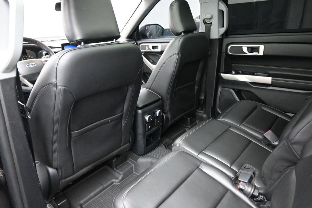 Certified 2021 Ford Explorer XLT w/ Equipment Group 202A RWD image 25