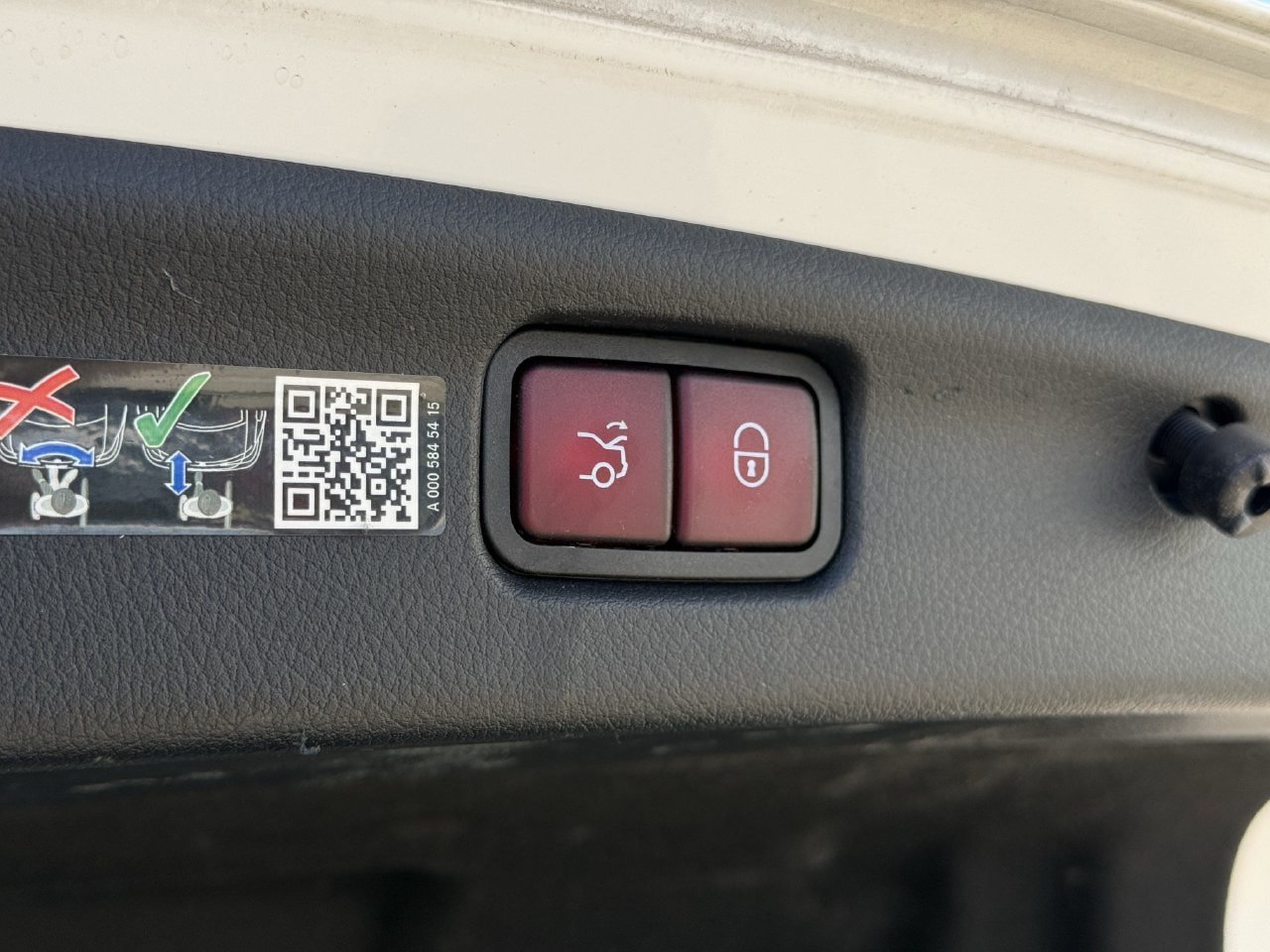 Used 2024 Mercedes-Benz C 300 Sedan image 27