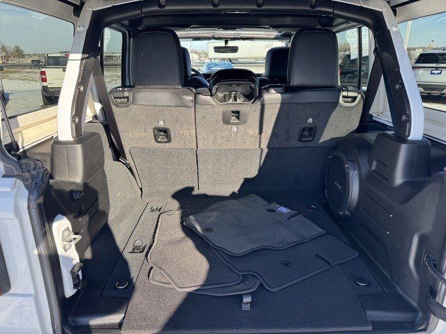 Used 2023 Jeep Wrangler Unlimited Sahara image 29
