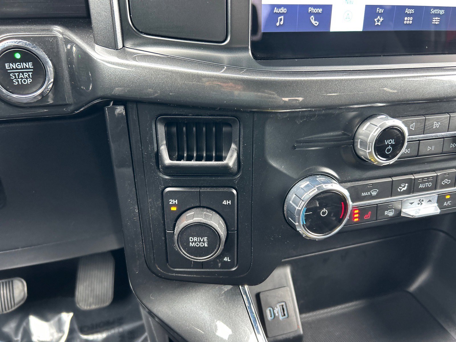 Certified 2022 Ford F150 XLT w/ Equipment Group 302A High image 30