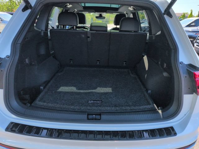 Used 2022 Volkswagen Tiguan SE R-Line AWD/4WD image 34