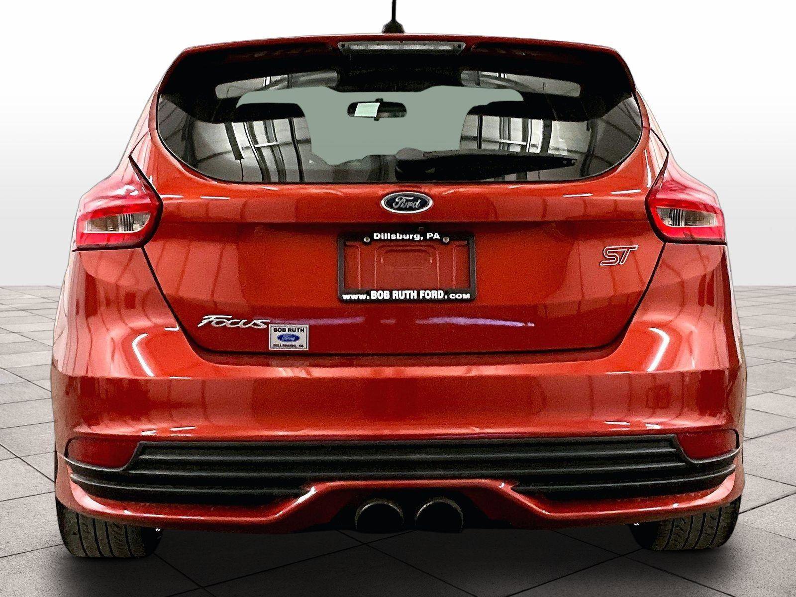Certified 2018 Ford Focus ST FWD image 4
