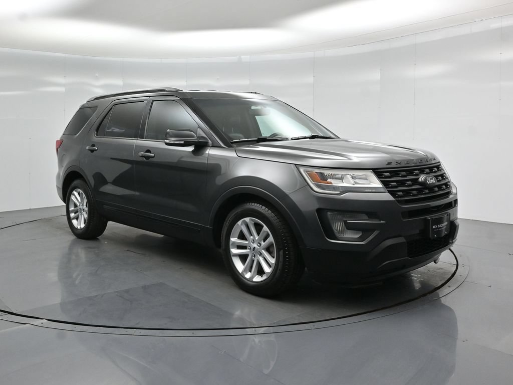Certified 2017 Ford Explorer XLT w/ Equipment Group 202A FWD image 57