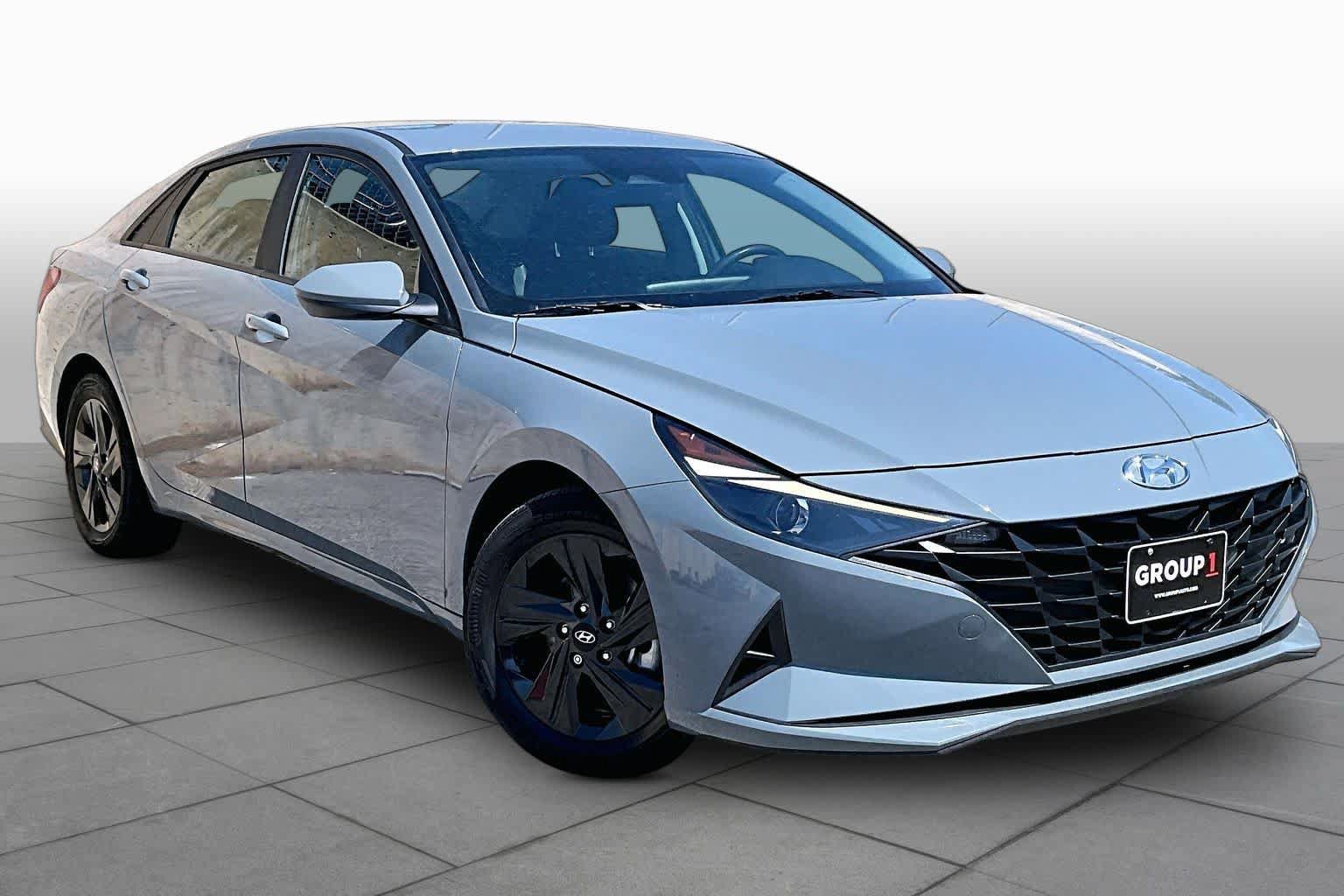 Used 2023 Hyundai Elantra SEL FWD image 3