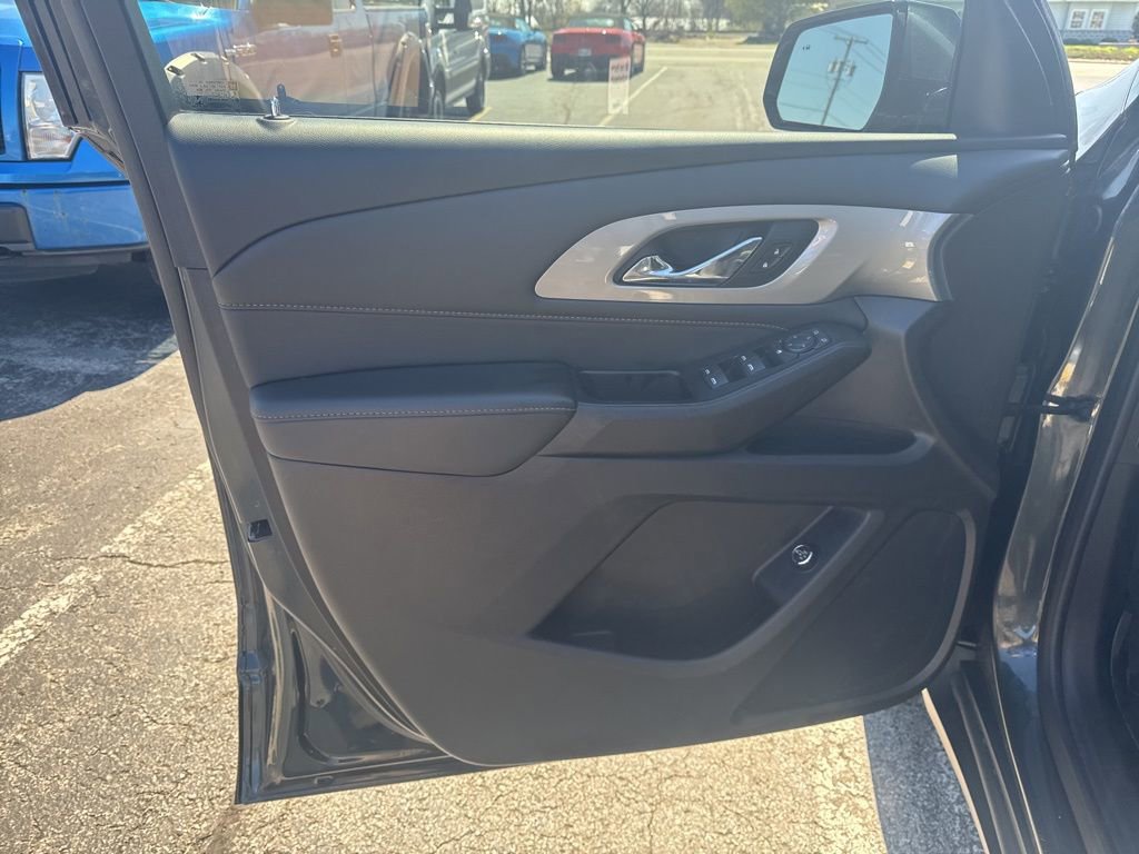 Used 2020 Chevrolet Traverse LT image 15