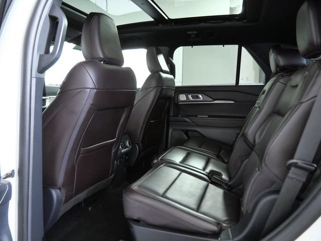 Certified 2025 Ford Explorer Platinum AWD/4WD image 10