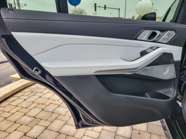 Used 2023 BMW X7 xDrive40i w/ Executive Package image 22