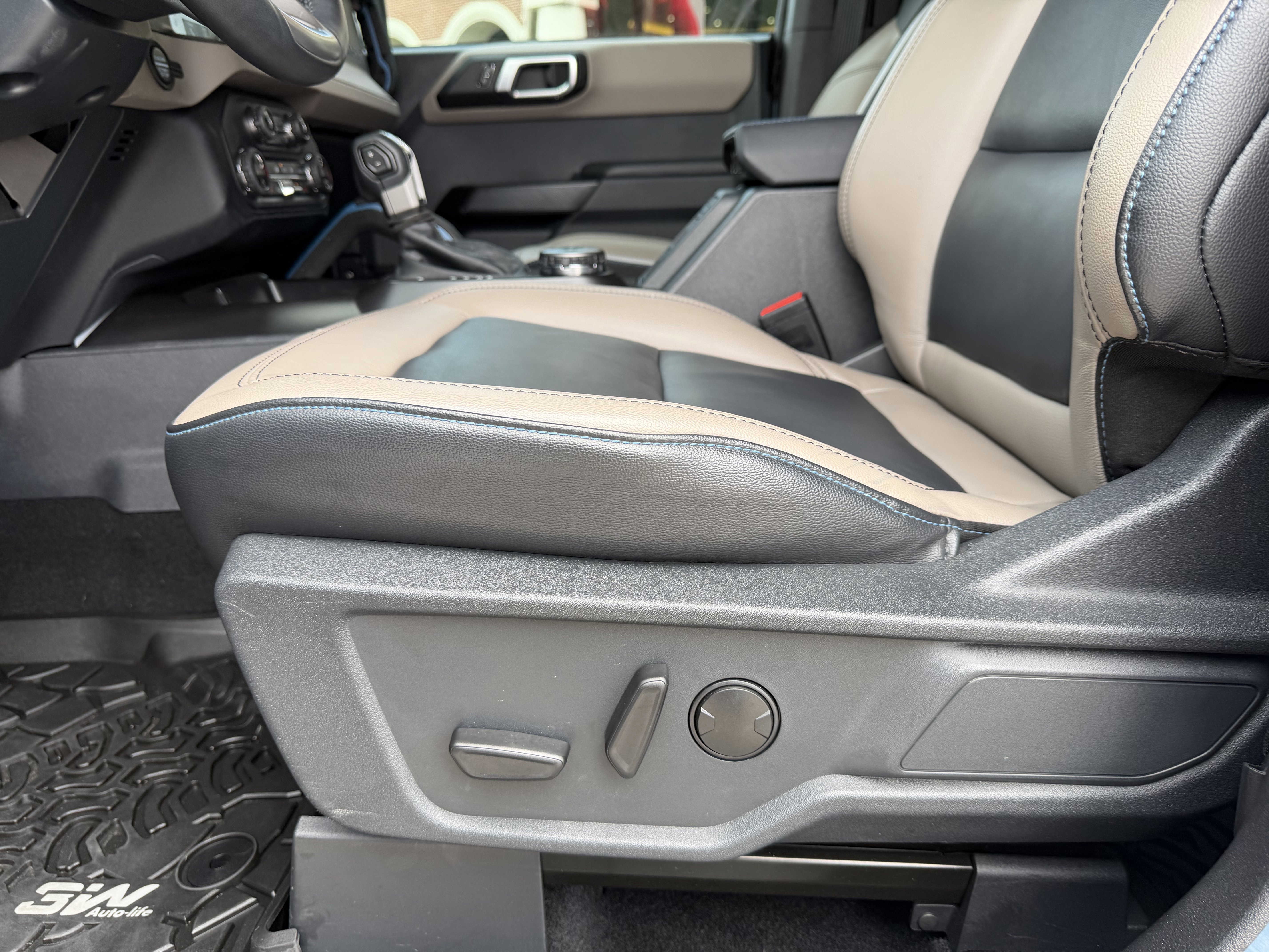 Certified 2024 Ford Bronco Wildtrak AWD/4WD image 30