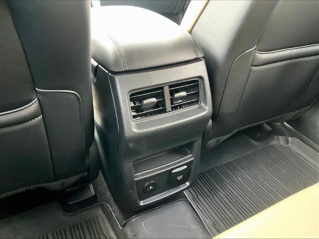 Certified 2024 Ford Edge SEL w/ Convenience Package AWD/4WD image 10
