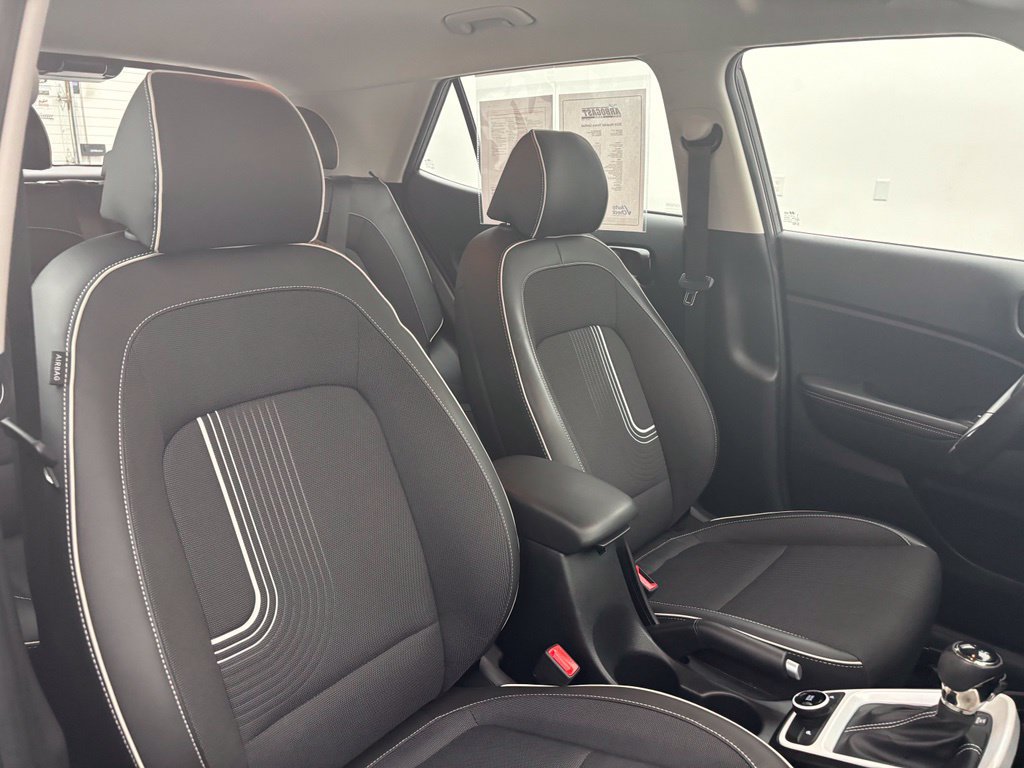 Used 2024 Hyundai Venue Limited FWD image 33