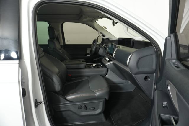 Certified 2025 Ford Expedition Active image 25