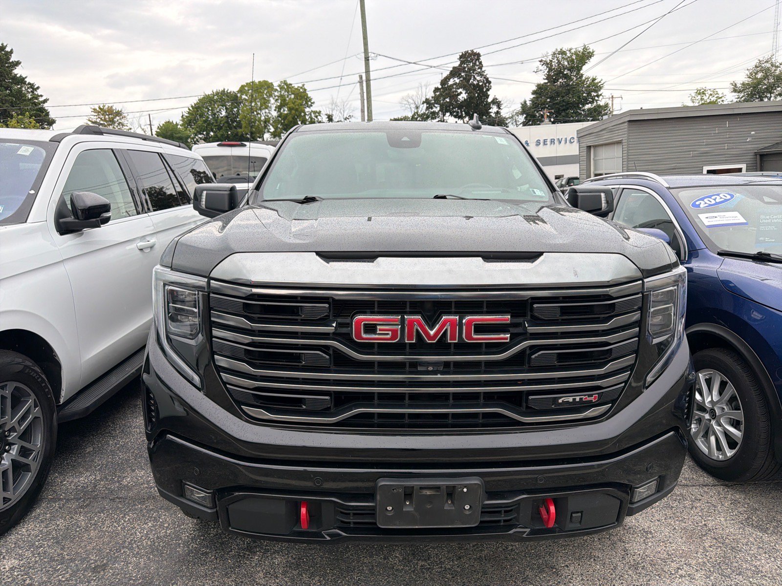 Used 2023 GMC Sierra 1500 AT4 w/ Technology Package AWD/4WD image 3