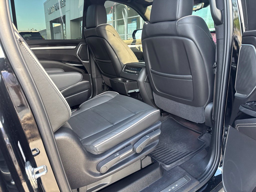 Used 2025 Cadillac Escalade ESV Premium Luxury w/ Touring Package AWD/4WD image 11