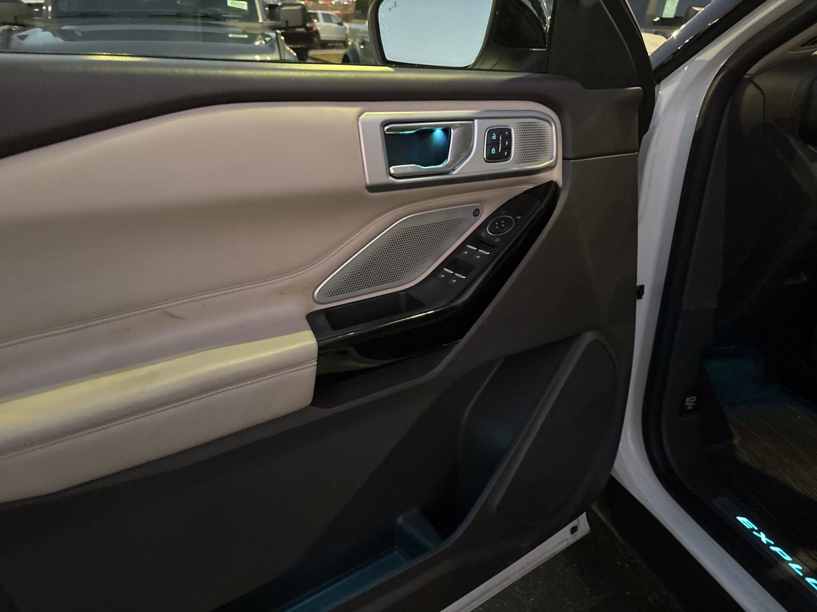 Certified 2022 Ford Explorer Platinum w/ Equipment Group 601A image 5