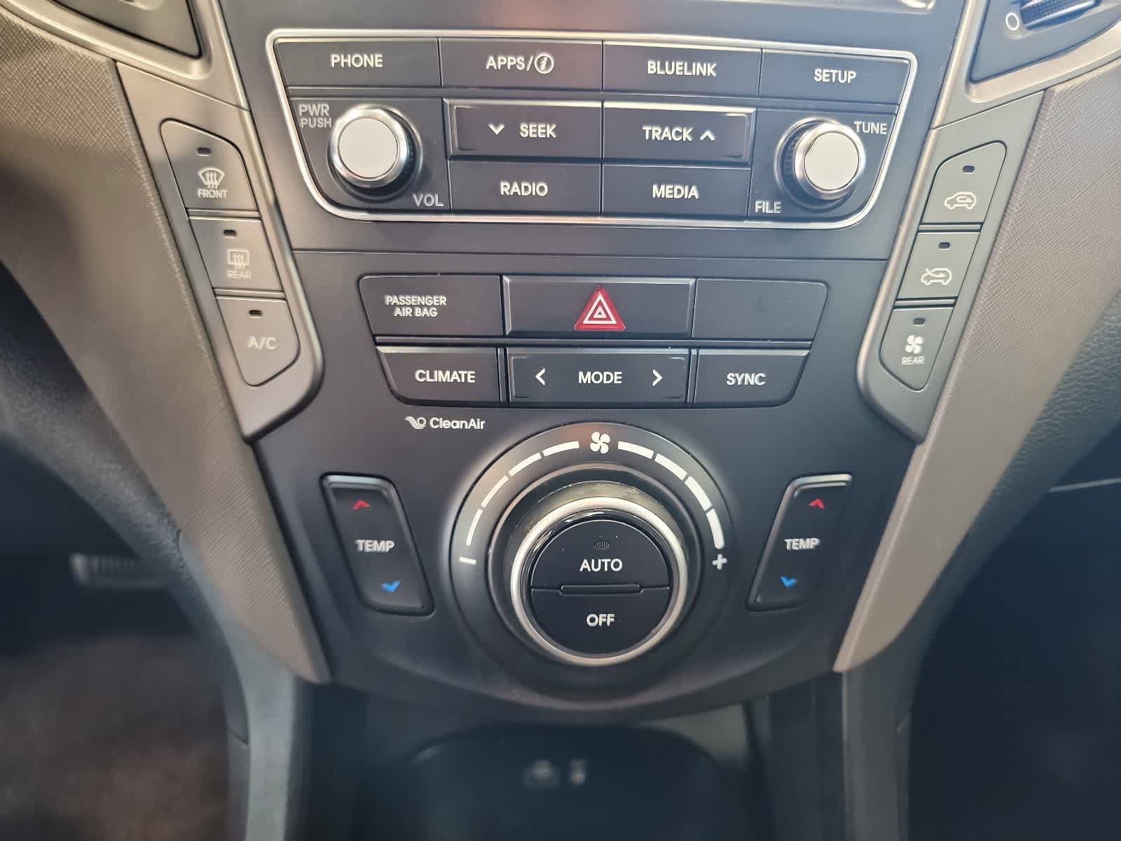 Used 2018 Hyundai Santa Fe SE w/ Cargo Package AWD/4WD image 17