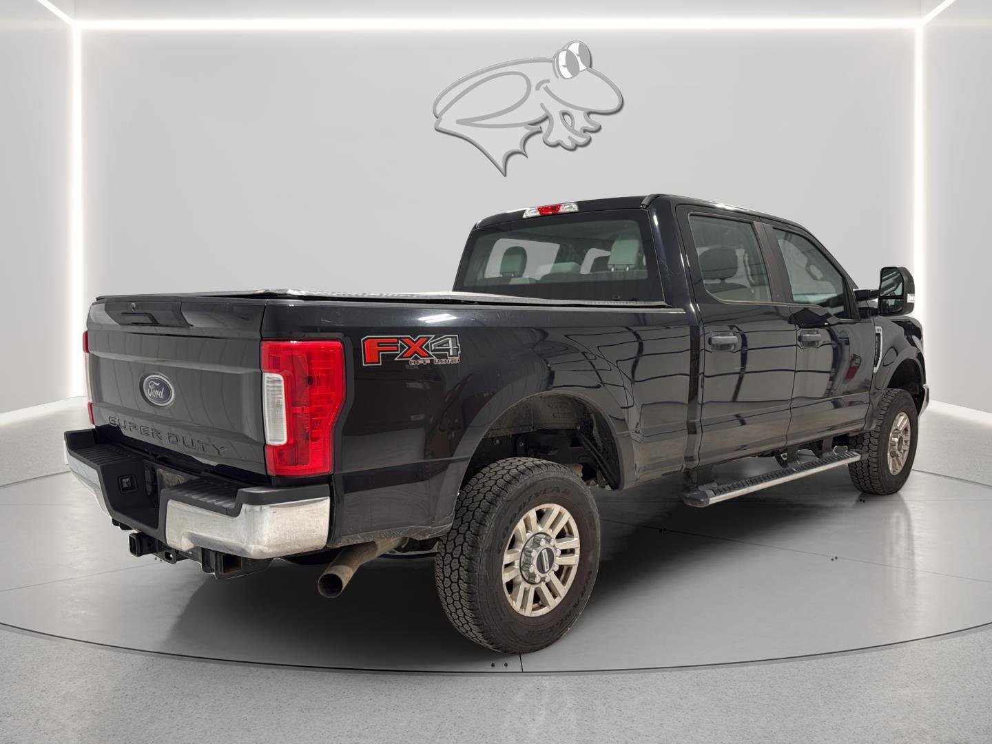 Certified 2018 Ford F250 XL w/ STX Appearance Package image 6