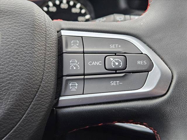 Used 2025 Jeep Compass Trailhawk AWD/4WD image 25