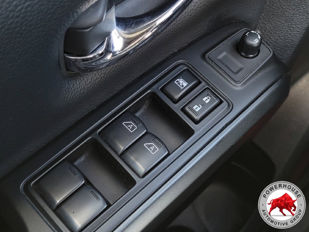 Used 2024 Nissan Titan SV w/ SV Convenience Package RWD image 26