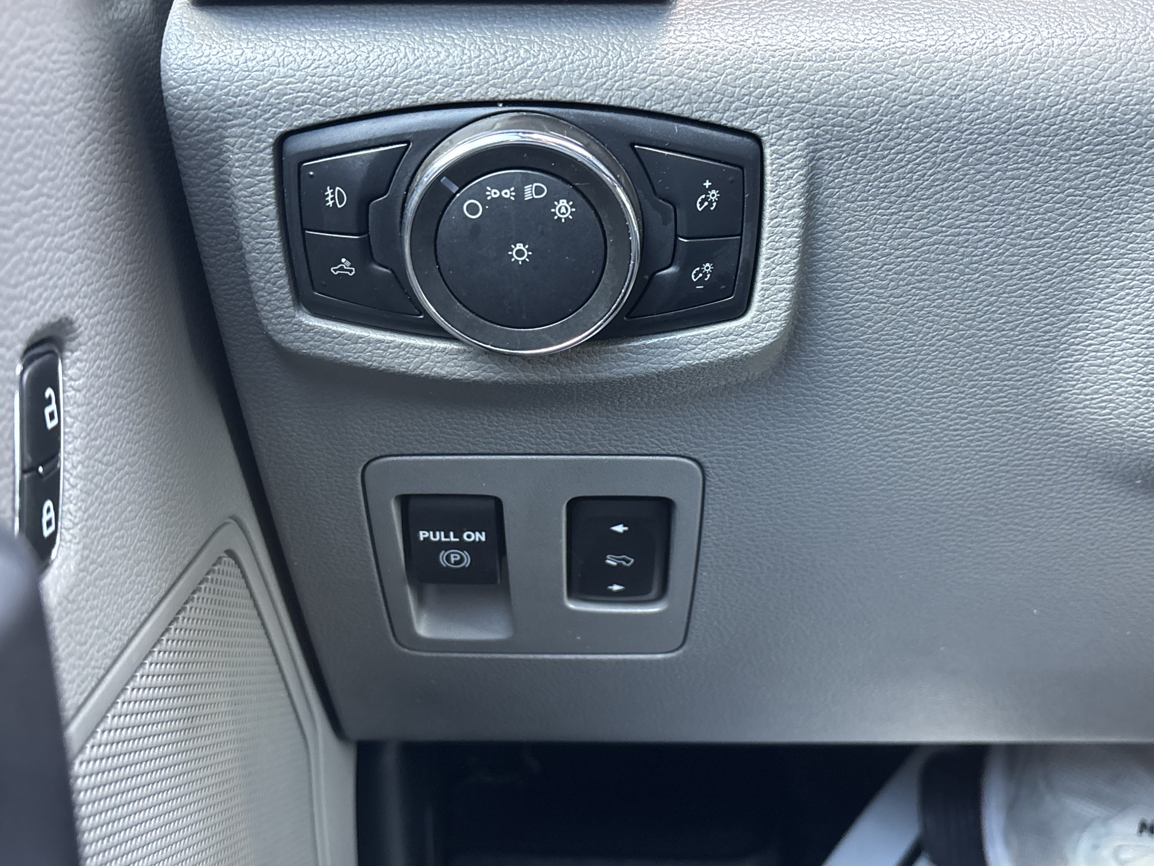 Certified 2020 Ford F150 XLT w/ Equipment Group 302A Luxury RWD image 33