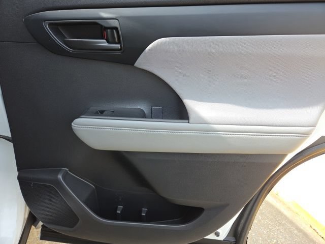 Used 2020 Toyota Highlander LE w/ Protection Package #3 FWD image 20