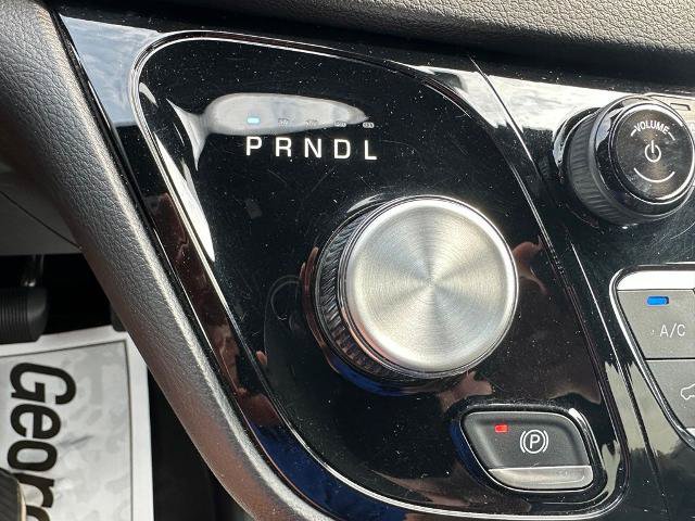 Used 2025 Chrysler Pacifica Select FWD image 12