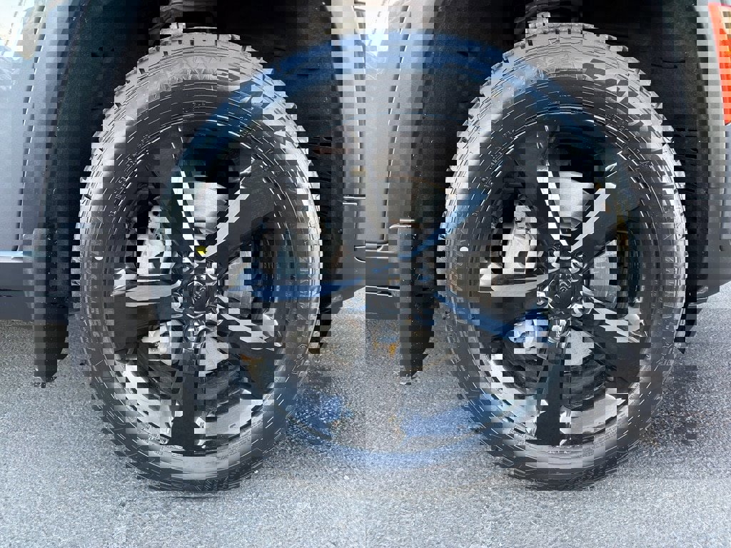 Used 2023 Jeep Grand Cherokee L Laredo image 10