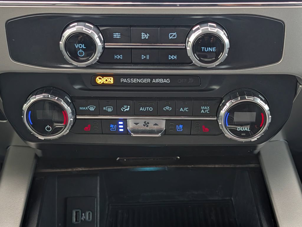 Certified 2022 Ford F250 Lariat w/ Lariat Value Package AWD/4WD image 16