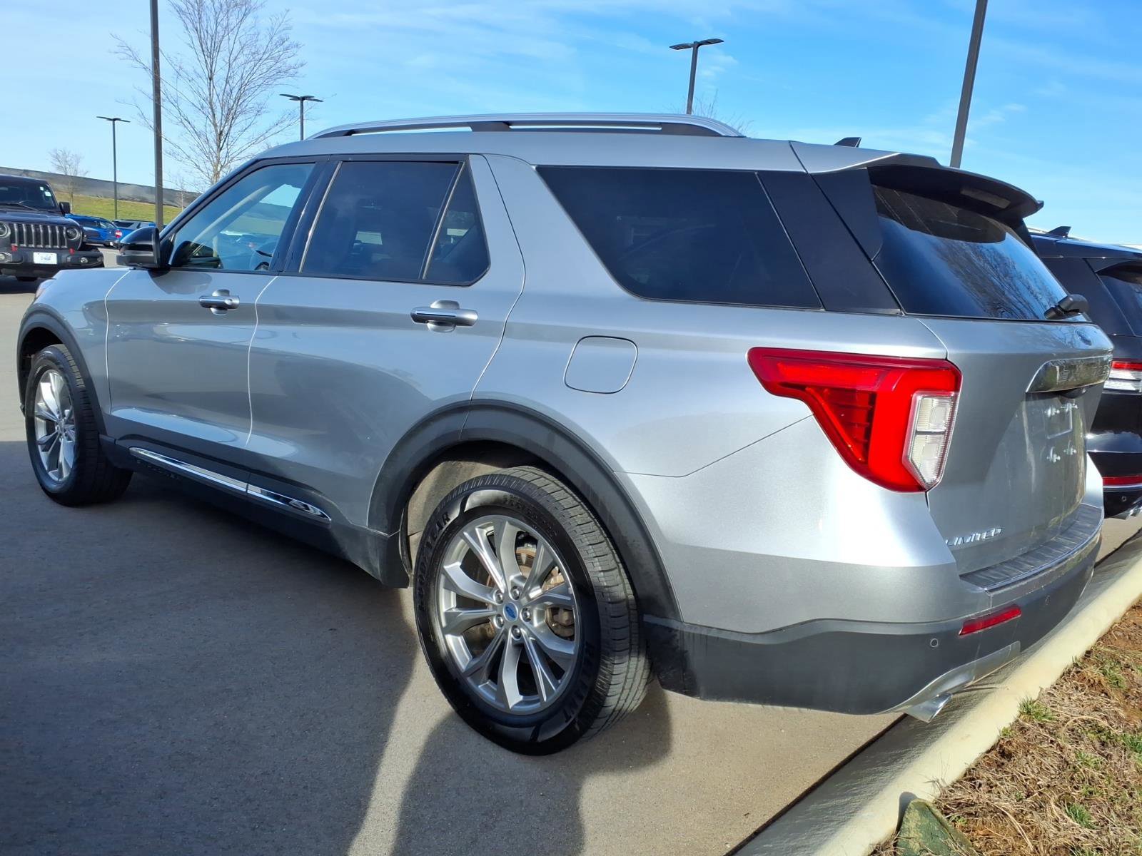 Certified 2023 Ford Explorer Limited w/ Equipment Group 301A image 2