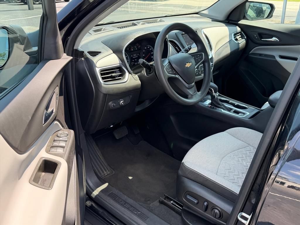 Used 2023 Chevrolet Equinox LS AWD/4WD image 10