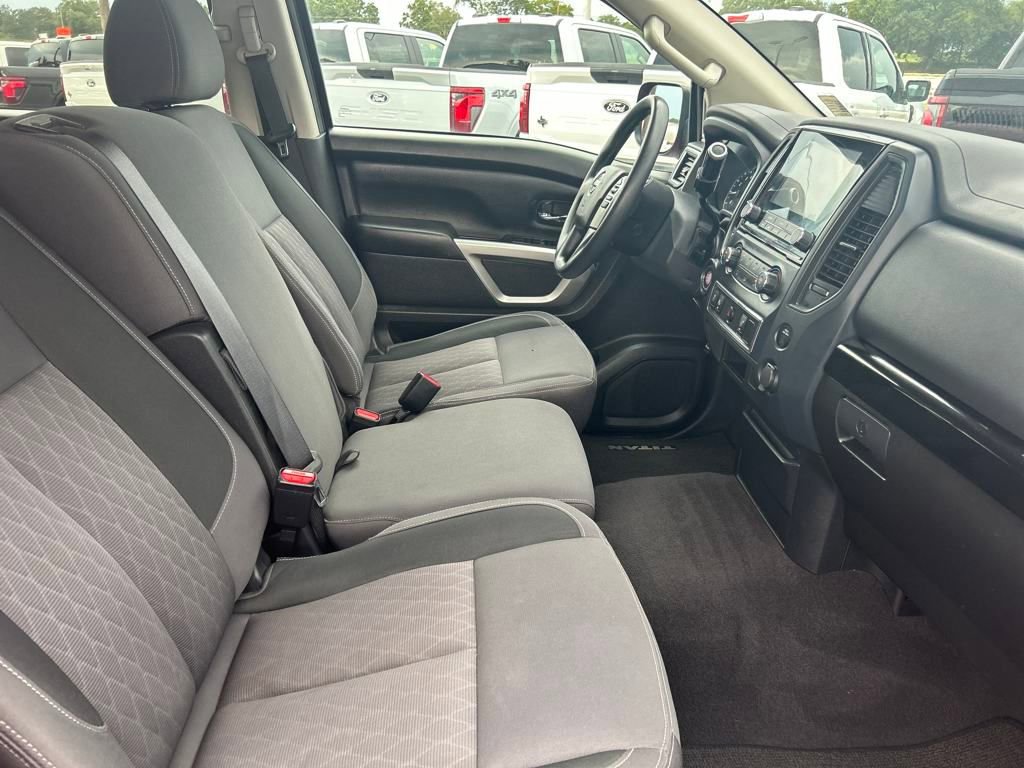 Used 2023 Nissan Titan SV image 27
