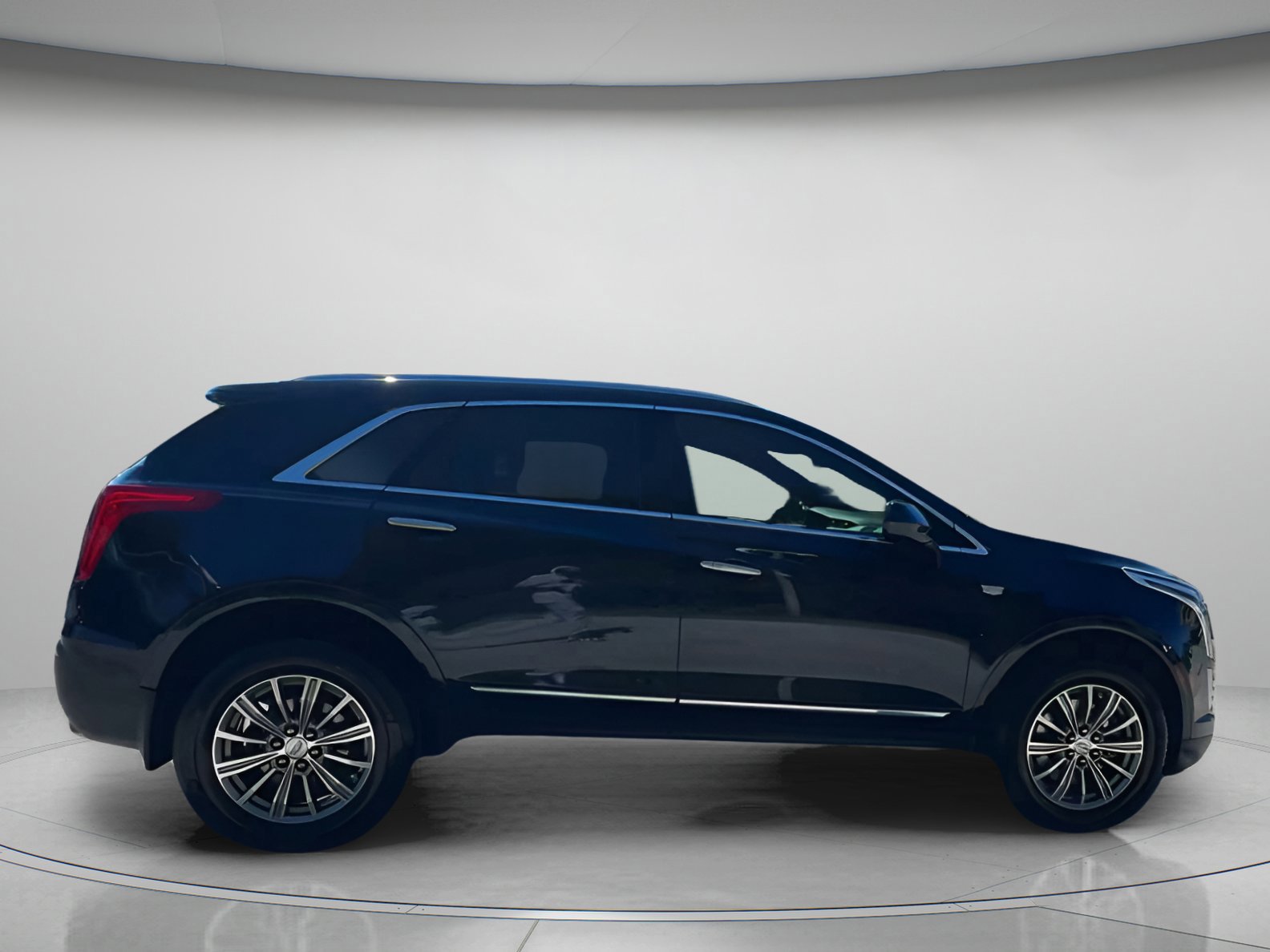 Used 2017 Cadillac XT5 Luxury w/ Driver Awareness Package image 24