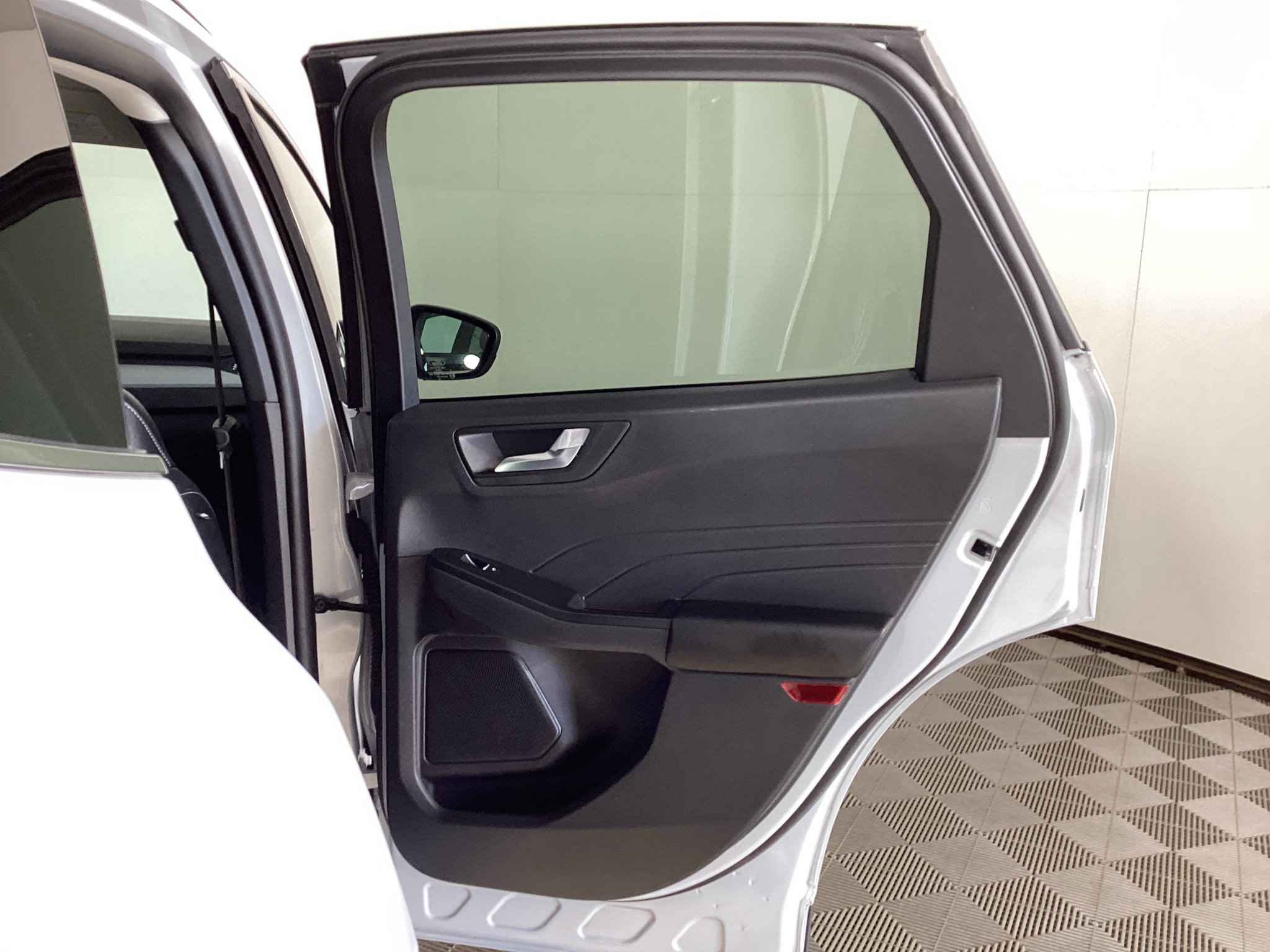 Certified 2025 Ford Escape Platinum AWD/4WD image 11