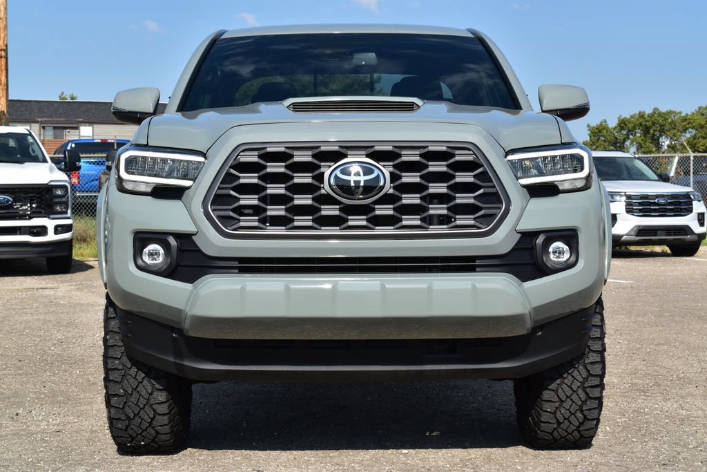 Used 2023 Toyota Tacoma TRD Sport AWD/4WD image 2