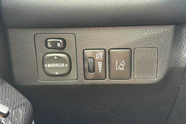 Used 2018 Toyota RAV4 SE w/ Power Extra Value Package FWD image 27